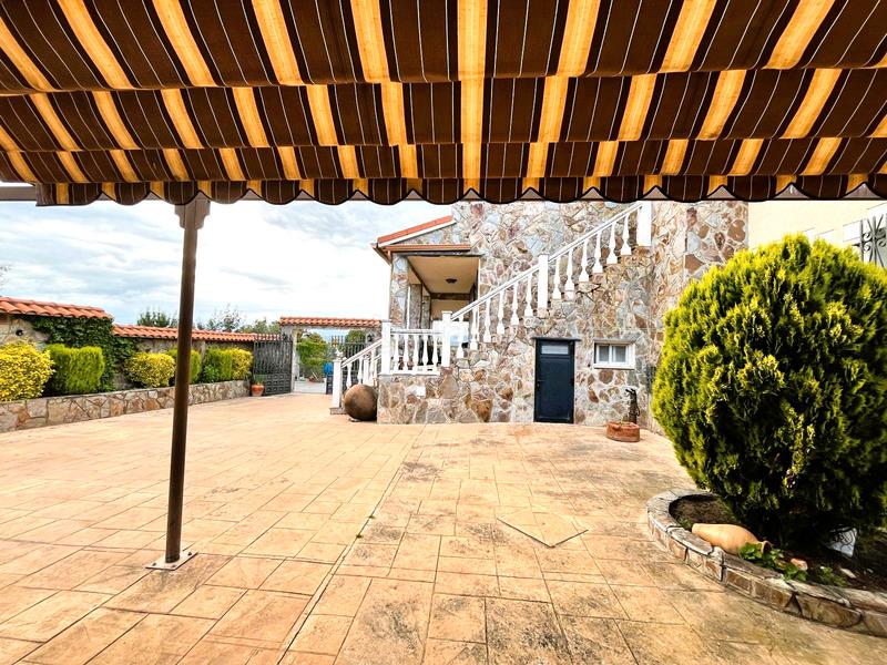 Foto 8febad41-1de5-432d-8d46-f43af04c3211. Masia amb xemeneia calefacció aparcament piscina a Santa Cruz del Retamar