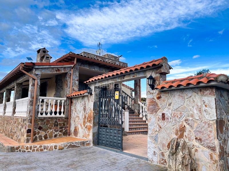 Foto 9d8fcfc7-5dd4-45d7-b38d-c7f38a58a4ef. Masia amb xemeneia calefacció aparcament piscina a Santa Cruz del Retamar