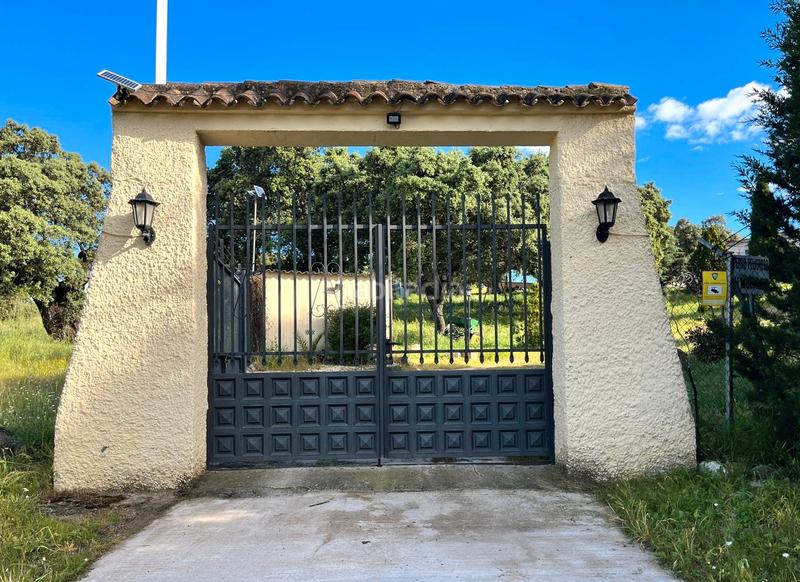 Foto a2576e2a-946e-4289-bf86-0b0a2a5215da. Masia amb xemeneia calefacció aparcament piscina a Santa Cruz del Retamar