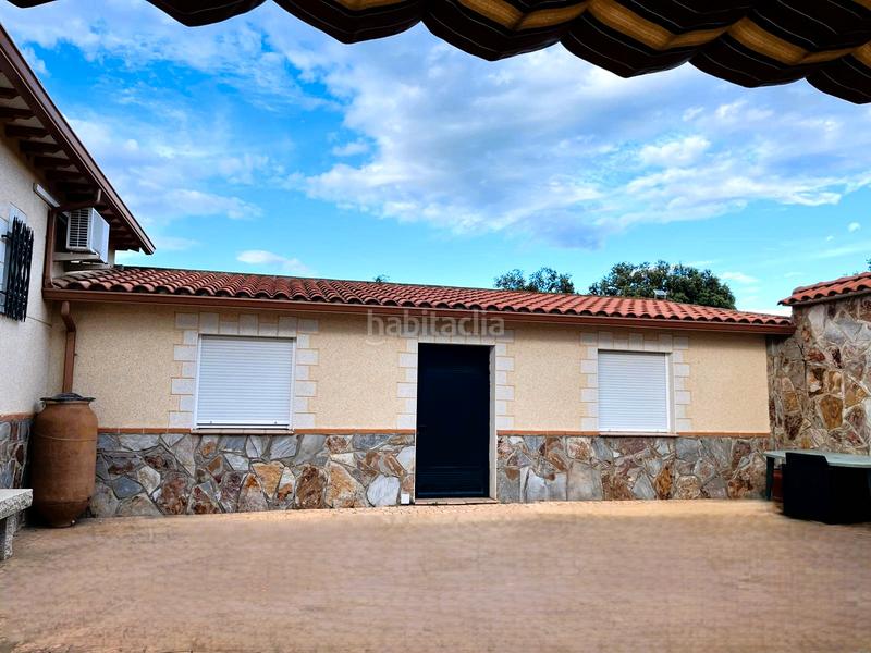 Foto e25370d9-cc01-422a-bf15-39c21008ea3d. Masia amb xemeneia calefacció aparcament piscina a Santa Cruz del Retamar