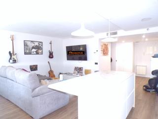 Pis  Avenida de la universidad. Piso de 3 dormitorios (antes 4), piscina, garaje y trastero en a