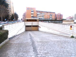 Parking coche en Calle de Arroyomolinos