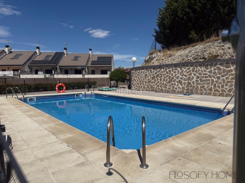 Foto f36d2652-315c-43f5-961a-1cad935b806b. Casa adosada en Campo Real
