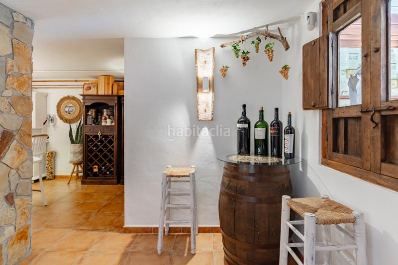 Foto d3e6faeb-8cc9-4a43-af6c-f0253e5d8e23. Chalet con camino parcheggio piscina in campo de Mijas Mijas