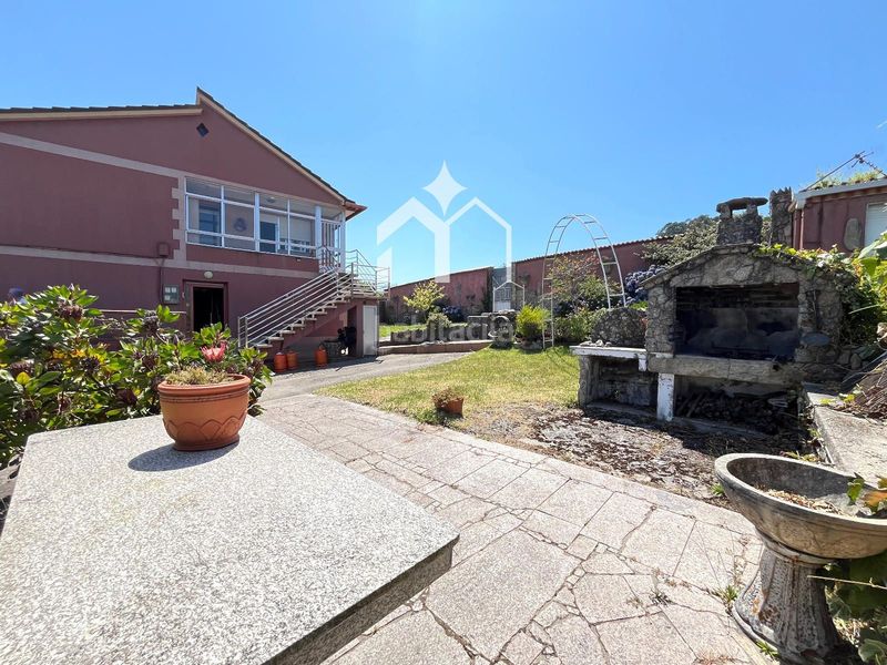 Foto b8f99f1f-ae85-4b81-adb3-1dcbb367504c. Casa amb calefacció aparcament a Moaña