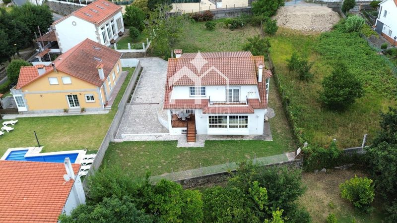 Foto f027c6bb-3e4f-43e5-bb7f-b68ba7cf6586. Casa amb calefacció aparcament a Moaña