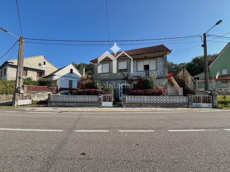 Foto d3153413-f320-4208-86e6-1fe7c58aea41. Casa amb calefacció aparcament a Coiro Cangas