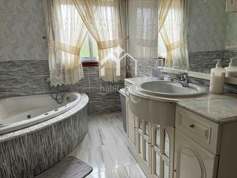 Foto 8439494f-2dd1-4ca8-bf87-920d5ccdc4a9. Chalet con riscaldamento parcheggio in Moaña