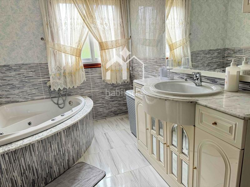 Foto 8e261c4b-5c03-4099-bf8f-72464fbafaad. Chalet con riscaldamento parcheggio in Moaña