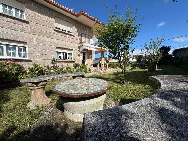 Foto 8f4ef340-a744-44ea-8f65-2e1a074bf5c4. Chalet precioso chalet piedra con piscina, , Darbo en Cangas