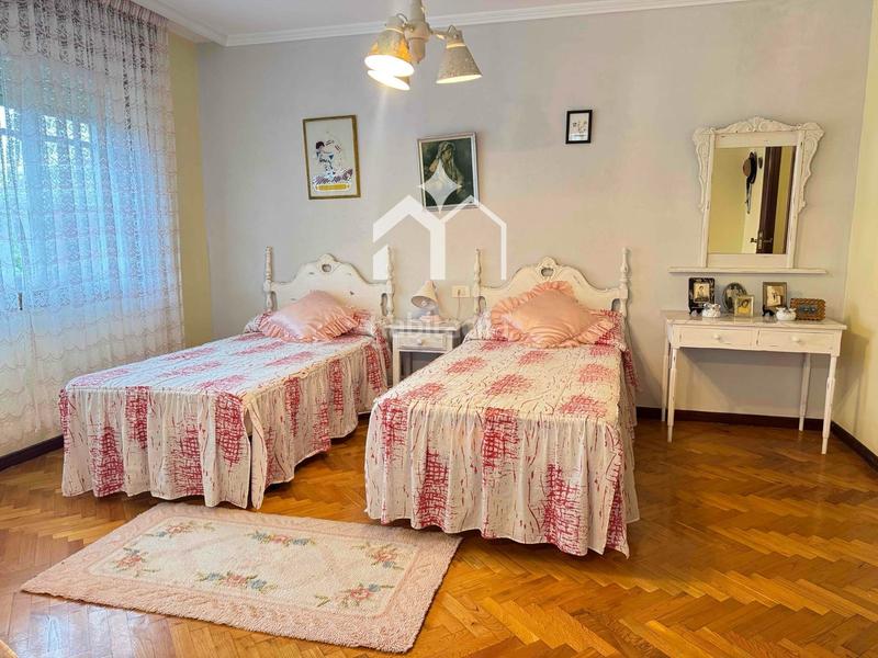 Foto d8208ebd-8762-4dc9-90fa-9aa6c28ec080. Chalet precioso chalet piedra con piscina, , Darbo en Cangas