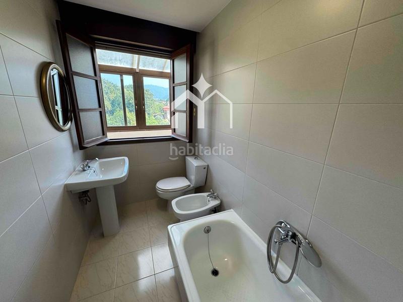 Foto 7f60f2fb-f401-42a1-bdb2-6a9759a91dcb. Ático amplio piso con terraza y vistas despejadas, en Cangas