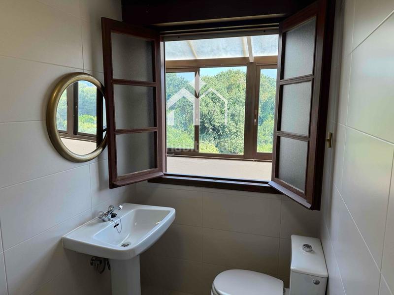 Foto a9d06b62-45c6-4f65-bbee-a672439f3b98. Ático amplio piso con terraza y vistas despejadas, en Cangas