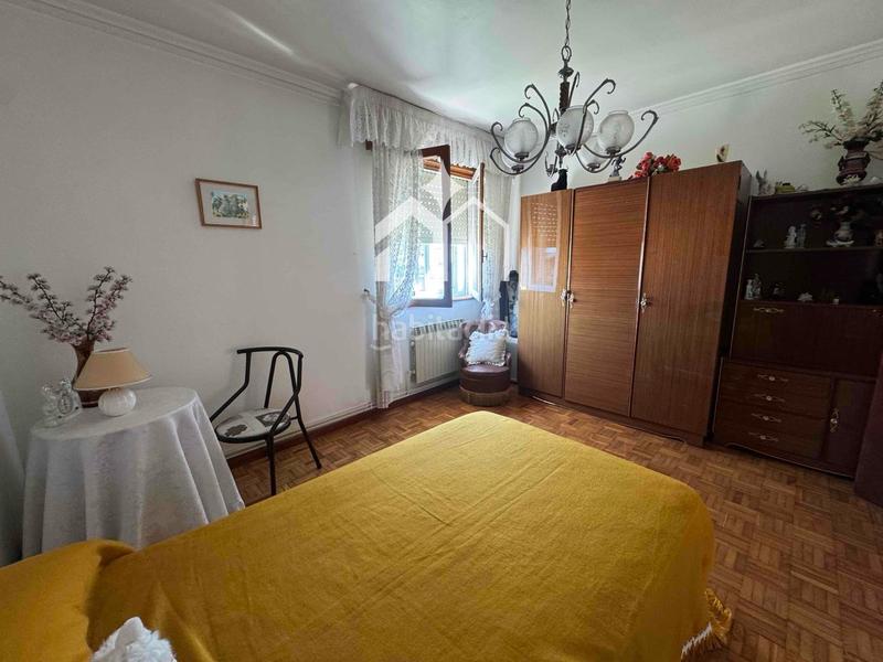 Foto eab272a0-9543-4e20-ab2e-269bbb410413. Chalet mit parking in Darbo Cangas