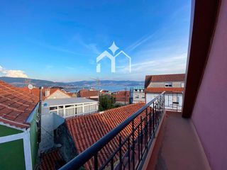 Haus in Moaña. Gran casa familiar con dos viviendas y amplio potencial en moaña