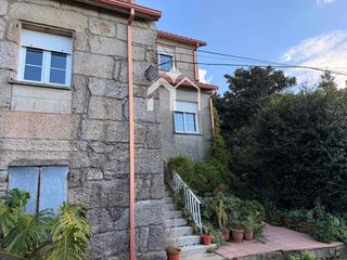 Reihenhaus in Darbo. Magnifica vivienda con gran terreno, darbo, cangas