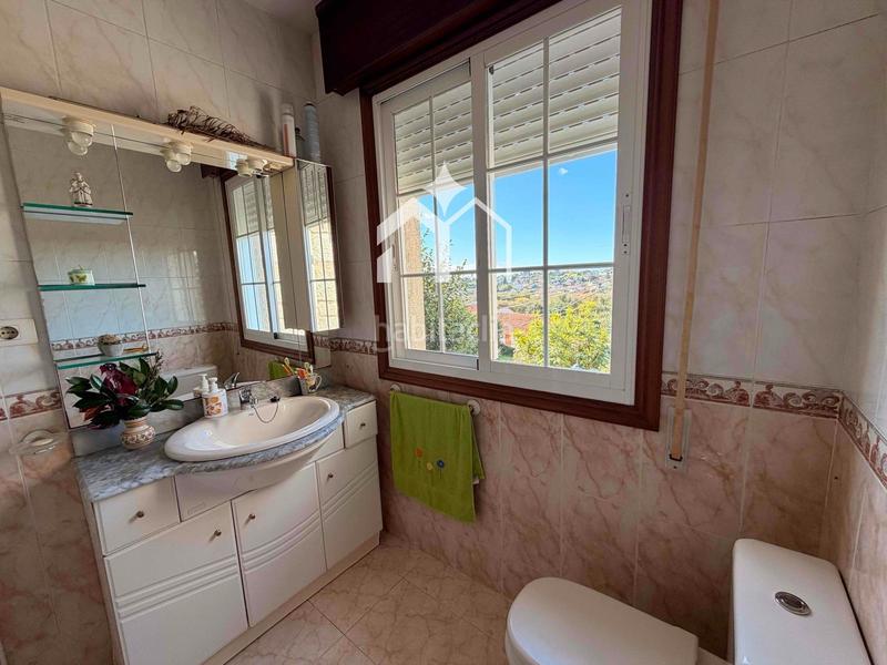 Foto a6c4de5e-86a5-4e0a-90d2-928aaaad783d. Chalet con riscaldamento parcheggio in Darbo Cangas