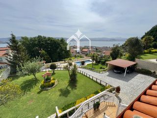 Chalet en Moaña. Chalet con 3 viviendas independientes, piscina y vistas espectac