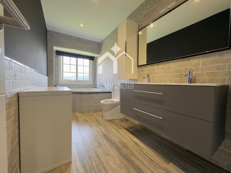 Foto 04915090-a116-4f53-926b-7d99882aaa55. Xalet amb calefacció aparcament piscina a Moaña