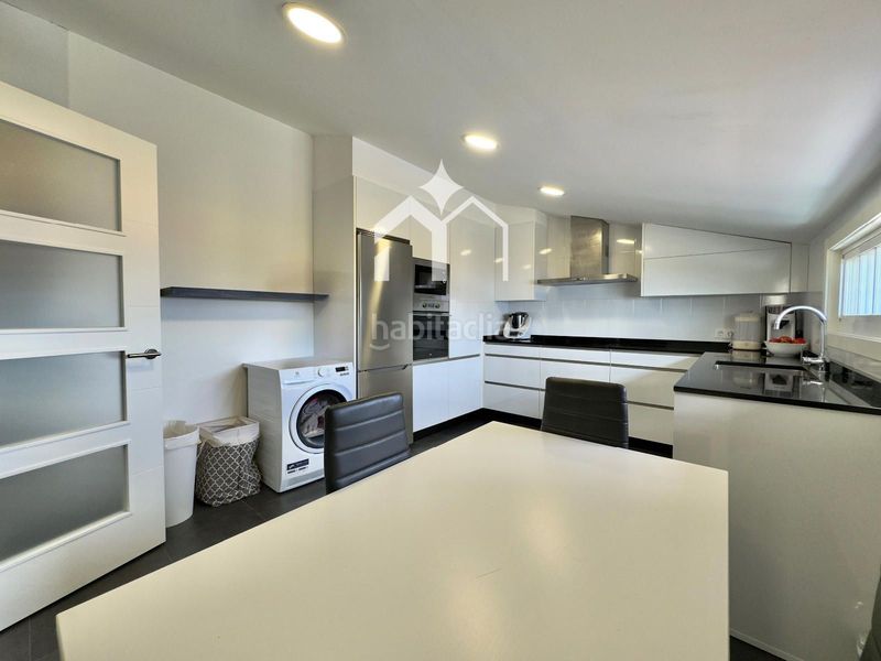 Foto 15d15bd5-a147-44bb-9220-f7f5e4f43b73. Xalet amb calefacció aparcament piscina a Moaña