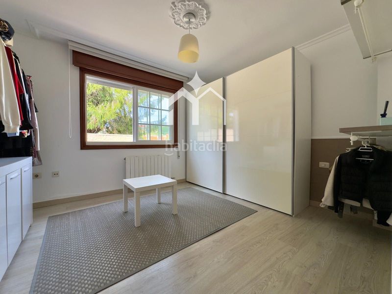 Foto 2007db75-83db-4597-bc12-81f53fd3afd2. Xalet amb calefacció aparcament piscina a Moaña