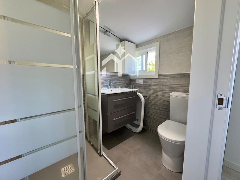 Foto 7ab4a476-f6fc-458d-a47c-8082966016c9. Xalet amb calefacció aparcament piscina a Moaña