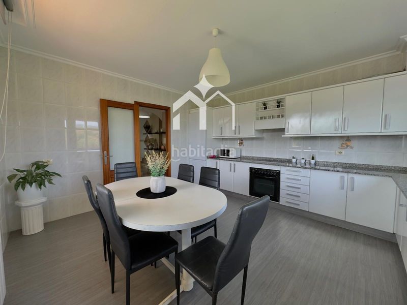 Foto 7e5ab4c7-009b-4016-9df9-24a957c76157. Xalet amb calefacció aparcament piscina a Moaña