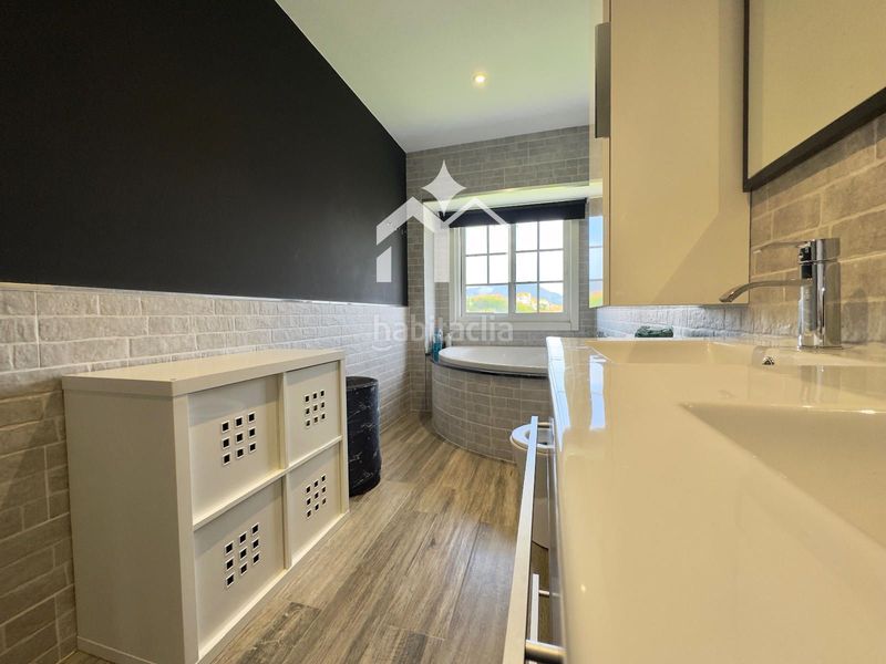 Foto 939ca502-c641-4737-9bd8-1f071442a847. Xalet amb calefacció aparcament piscina a Moaña