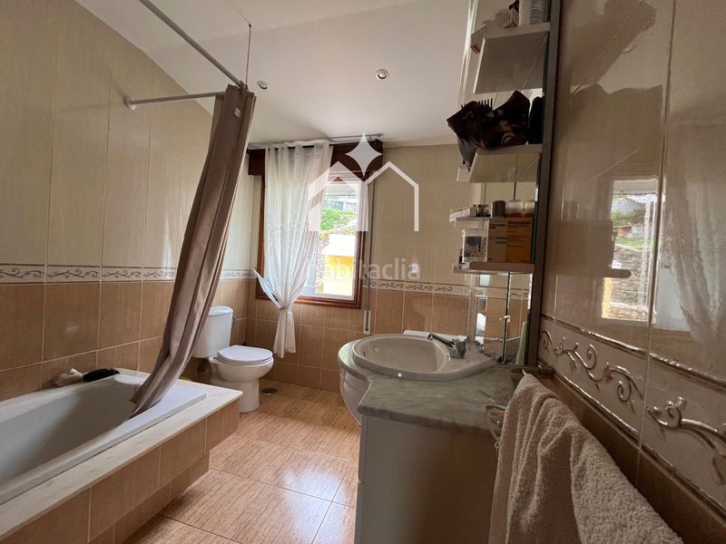 Foto 98a22de2-3e47-420f-8648-98cd754b2afa. Casa amb calefacció aparcament a Moaña