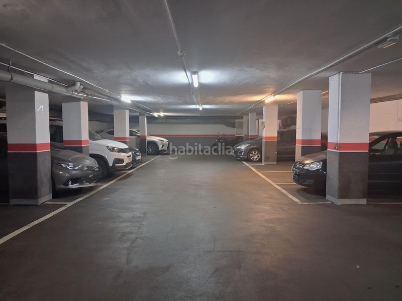Foto 0e98b3ae-e025-4b10-b959-ebe5d3d46c8c. Parking coche en còrsega 52 plaza de aparcamiento amplia y cómoda en la nova esquerra de leixample en Barcelona