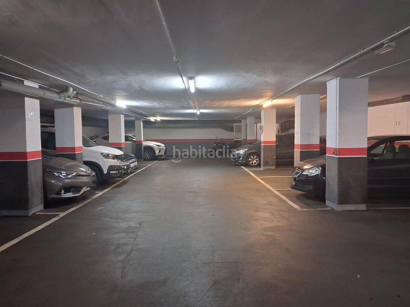 Foto 21ad6fdb-e0db-4ffa-bb26-a432e81f6611. Parking coche en còrsega 52 plaza de aparcamiento amplia y cómoda en la nova esquerra de leixample en Barcelona