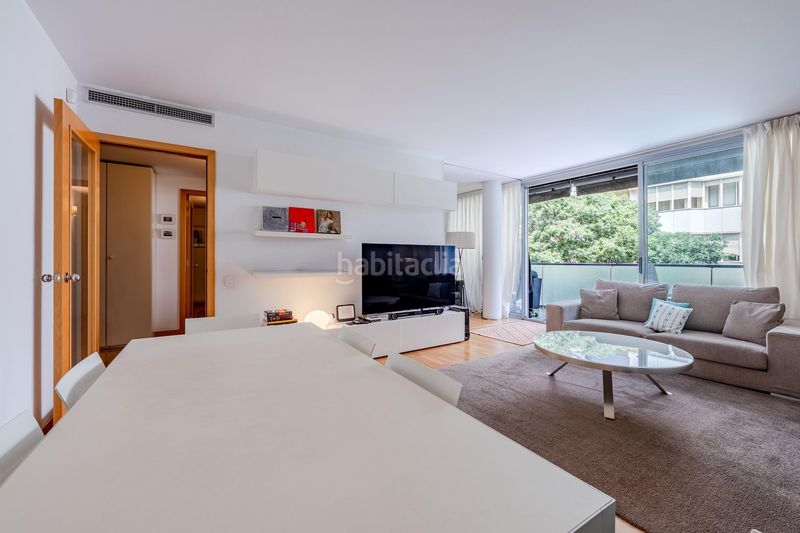 Foto b3b1c6c3-7137-4153-9fa2-3e79b8e322fc. Pis amb calefacció aparcament a La Nova Esquerra de l´Eixample Barcelona