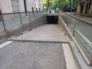 Car parking in de Joaquim Pena 8