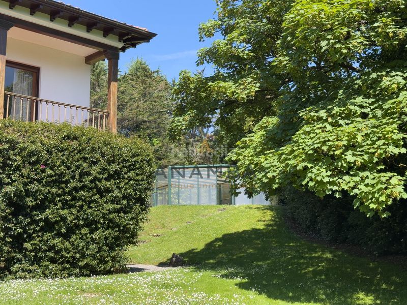 Foto 29fa815d-eefe-420d-a5b5-7a39f4a0f84d. Casa amb aparcament piscina a Somió Gijón