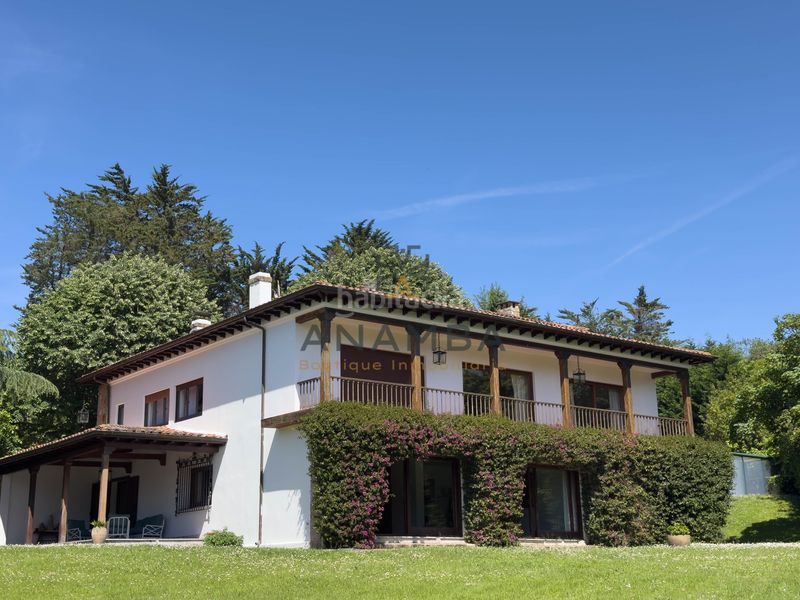 Foto 5a490b20-f752-4354-84b9-742bee930da7. Casa amb aparcament piscina a Somió Gijón