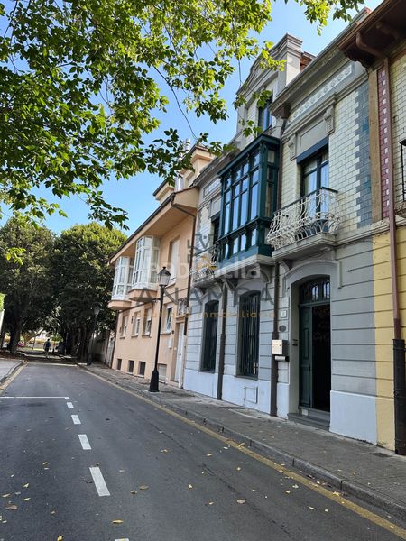 Foto c81037db-36da-4912-9d7f-ec5fd408e3bb. Casa amb aparcament a Somió Gijón