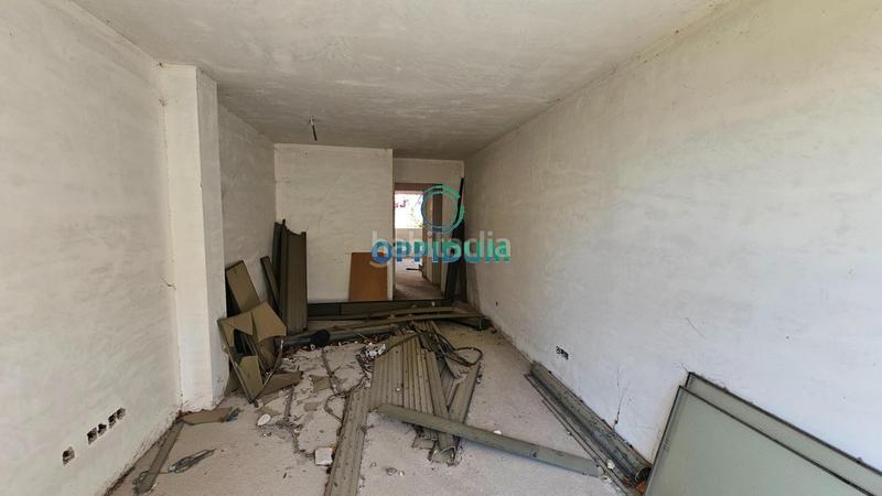 Foto 1596e02e-0ce9-41d2-b77e-633d755476b2. Edificio en alta (esq rúa o cristo) obra parada en o baño, en Mugardos