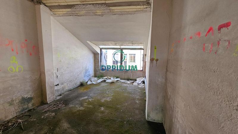 Foto 45d48160-dee3-4789-b7b7-322ffe40ff78. Edificio en alta (esq rúa o cristo) obra parada en o baño, en Mugardos