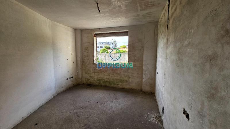 Foto 6139beb4-0ca8-4bf9-b567-c44b7257335d. Edificio en alta (esq rúa o cristo) obra parada en o baño, en Mugardos