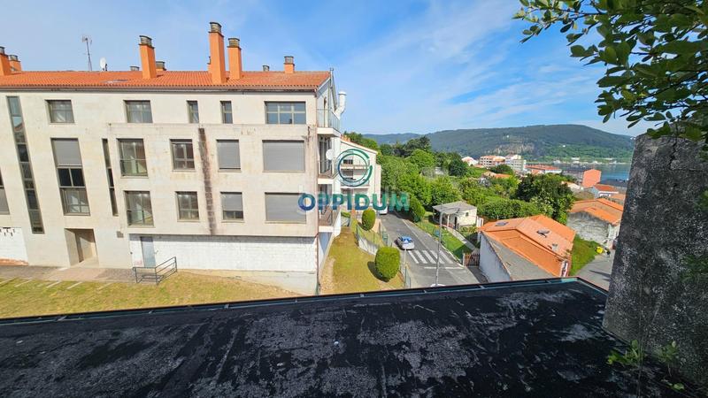 Foto 6e7e4968-6bf4-4317-82c0-f9e37d5b65a8. Edificio en alta (esq rúa o cristo) obra parada en o baño, en Mugardos