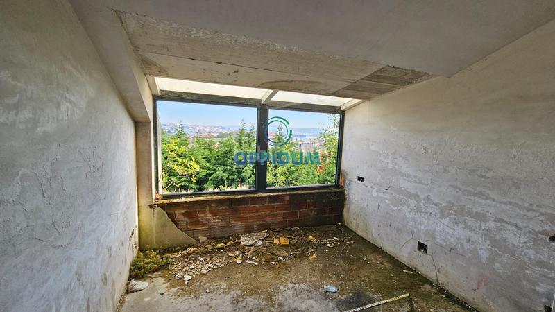 Foto 7c95b7a5-ad86-44dc-b8a5-cc47afad1334. Edificio en alta (esq rúa o cristo) obra parada en o baño, en Mugardos