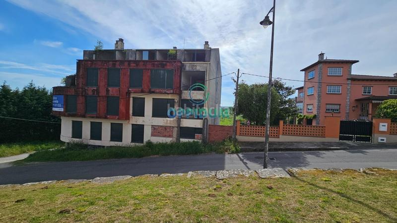 Foto ad01a315-ec35-457f-b21d-b455026522bc. Edificio en alta (esq rúa o cristo) obra parada en o baño, en Mugardos