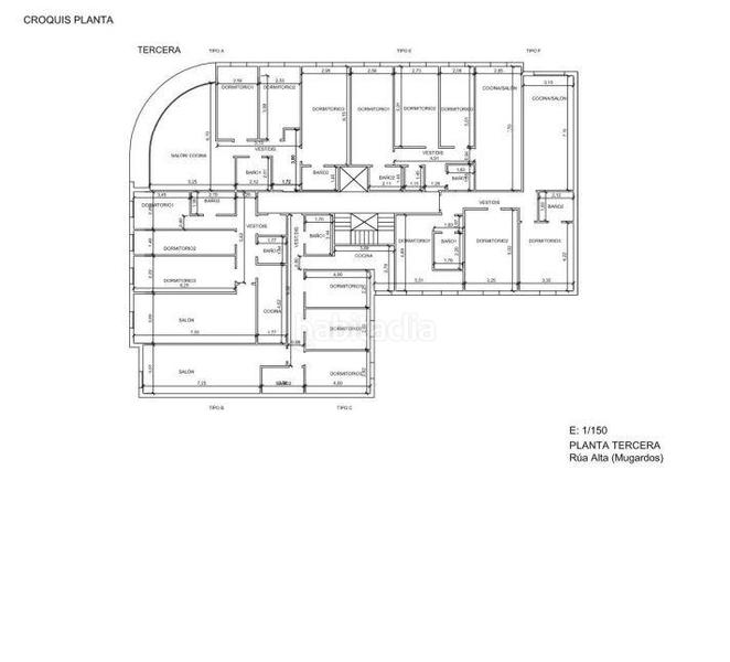 Foto c7fa2f3b-30ad-4c9e-94b7-c32aba087473. Edificio en alta (esq rúa o cristo) obra parada en o baño, en Mugardos