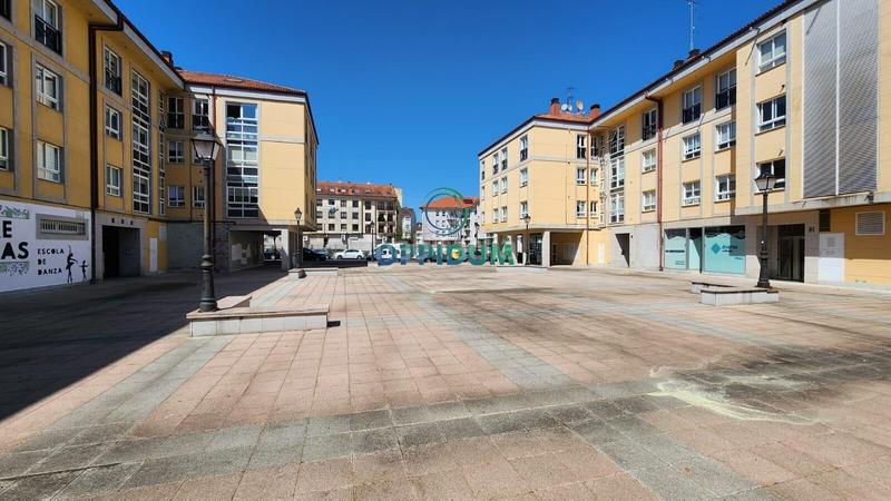 Foto 45a1afca-3ea9-4ab2-b2ff-4ac4e757ea59. Local comercial en xesteira 4 se vende amplio local comercial en rúa xesteira, bertamiráns , a coruña en Ames