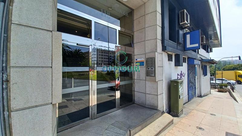 Foto d04a3e92-b55f-443d-ae66-393ce5898eaa. Piso  en venta en zona bien comunicada de a coruña con vistas despejadas y todos los servicios cerca en Coruña (A)