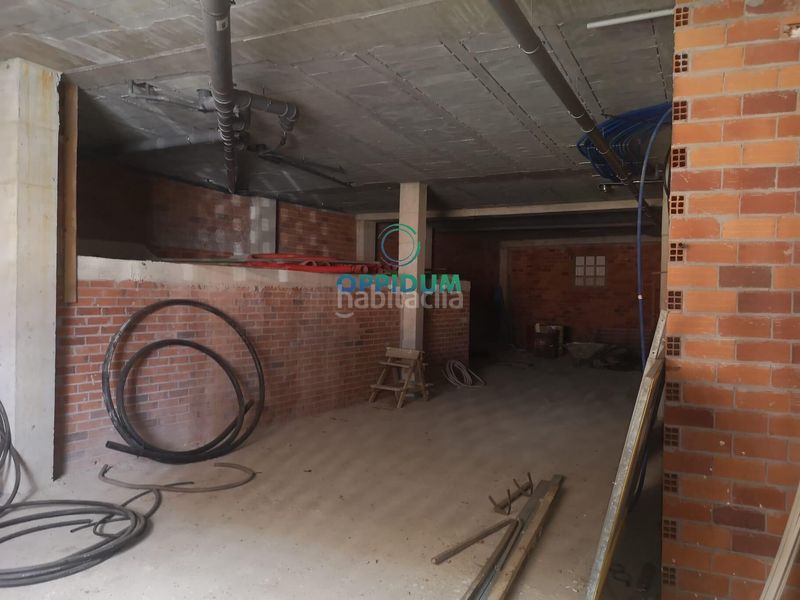 Foto f207b5ec-7bef-4690-bdd3-76c9f91fba55. Local comercial a calle piñeiral 15 a Arzúa