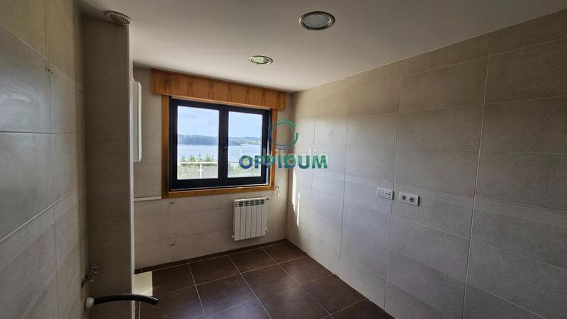 Foto 49f4081b-c0e0-4d9e-9c44-c64f86602a19. Office space in travesía francisco garcia picos 10 in Miño