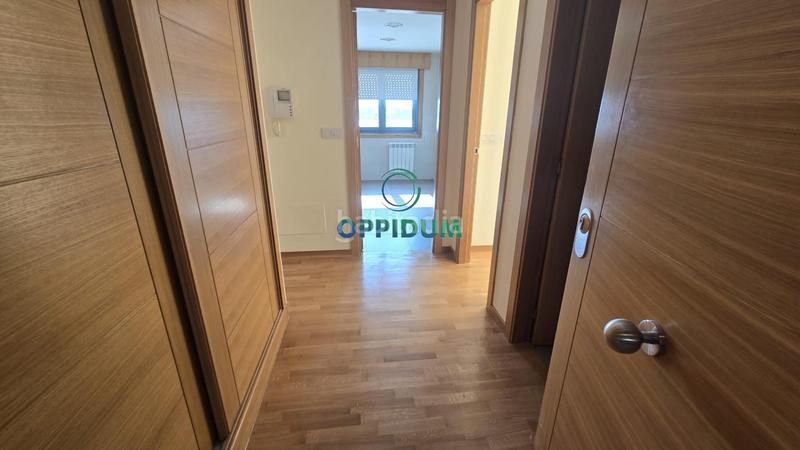 Foto 528307df-1776-4e0f-82f9-8aa661010e37. Bureau avec parking dans Miño
