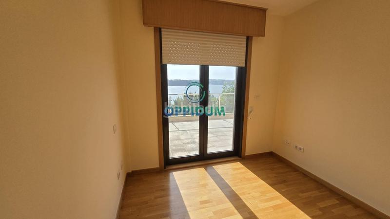 Foto 6670e8d5-452b-40d5-8e53-b7736f42cafa. Bureau avec parking dans Miño