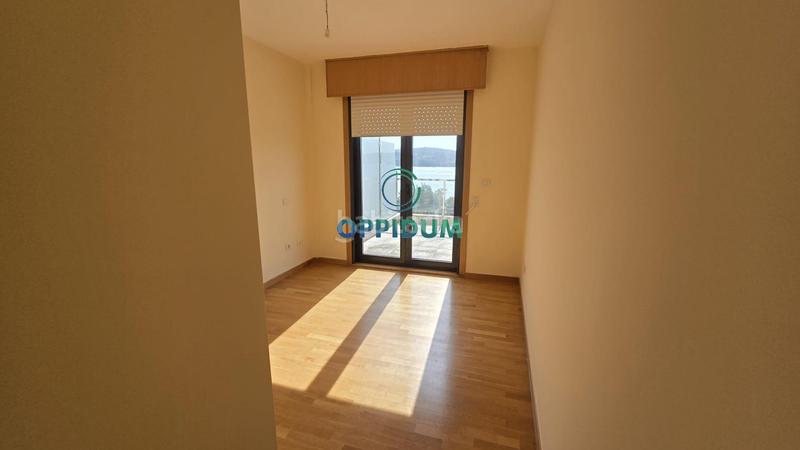 Foto 6a052bdf-89d3-45fe-acc7-6484539eb4c9. Bureau avec parking dans Miño